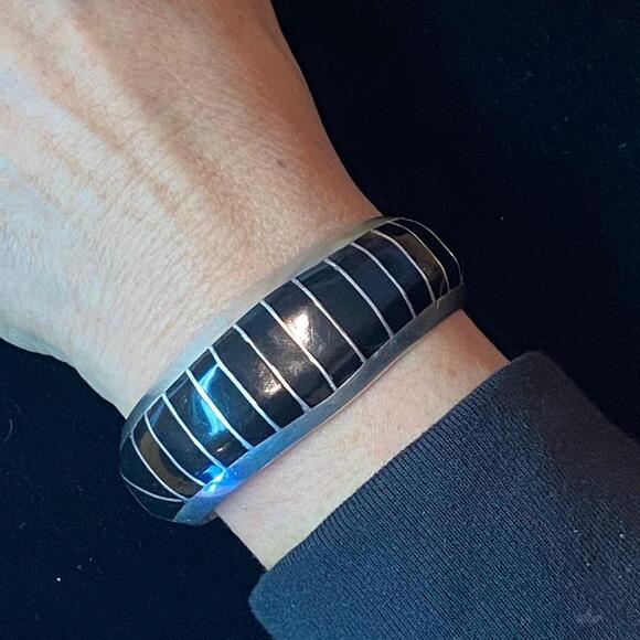 Signed Vintage Native American Sterling Channel Onyx Inlay Bracelet For Women - Picture 2 of 10
